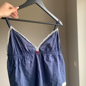 Oddmolly - 2 stycken odd Molly linnen i storlek 1 och 2. Båda två för 290 eller ett för 150💖 (blåa är såld)