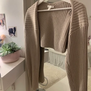 Bolero - Beige Bolero från H&m, jätte bra skick💗