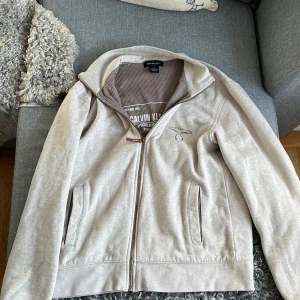 Calvin Klein  - Calvin Klein tröja men dragkedja 