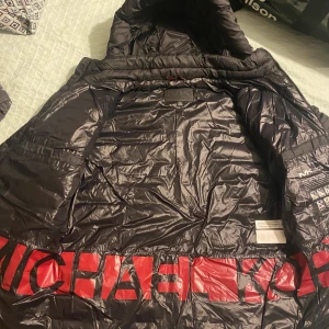 Michael kors jacka - Säljer pga den inte används, den är storlek S