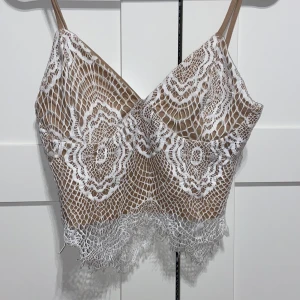 Topp - Topp från Bikbok i strl XS. Använd ett fåtal gånger. 