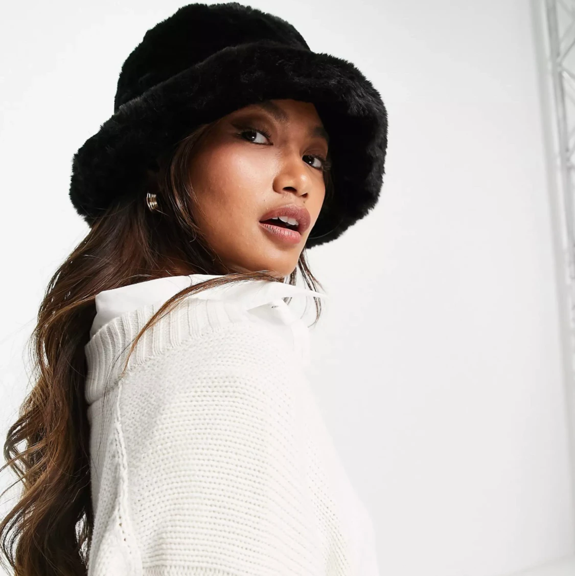 Buckethat i fuskpäls - 90