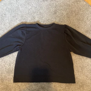 Svart tröja - Ny tvättad  Aldrig använd 