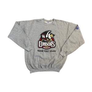 Condors Bakersfield Cport And Company Vintage Sweatshirt 🤍  Pris: •299kr  Stl: L  Bredd 58cm Längd 71cm  Kontakta mig för mer info 🤩  