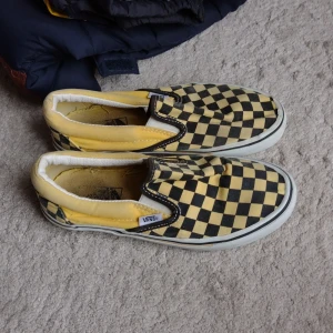 Vans  - Vans bra skick st 37 svart och gula