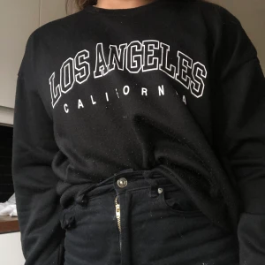 En fin tjock tröja  - Jätte skön och fin säljer för att den inte riktigt är min stil