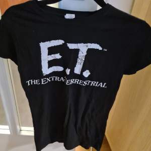 E.T T-shirt som knappt är använd