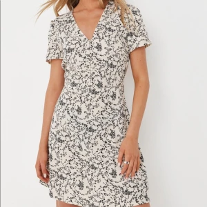 Klänning - Klänning från Missguided Gratis frakt