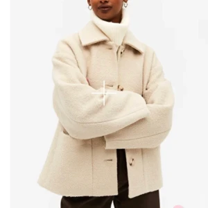 Jacka  - Säljer denna sprillansnya jacka med lapp kvar från monki då jag beställde två storlekar! Iprincip slutslåd på hemsidan 💕 Strolek s, direktpris 800kr + frakt  