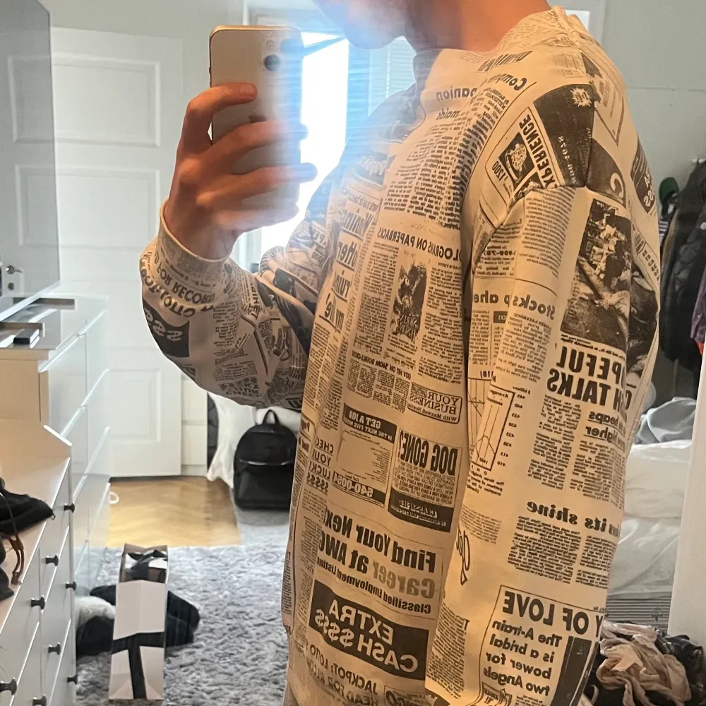 Säljer min Alexander Wang Sweatshirt, då den ej kommit till användning. Nypris 7000kr st m/L jag är 186 Cm lång . Tröjor & Koftor.