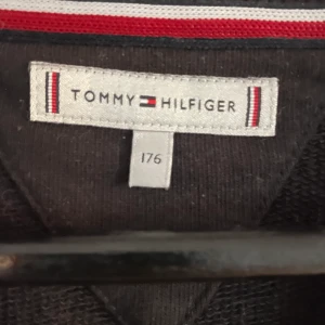 Tommy hillfiger sweatshirt  - En sweatshirt från Tommy hillfiger i mycket bra skick