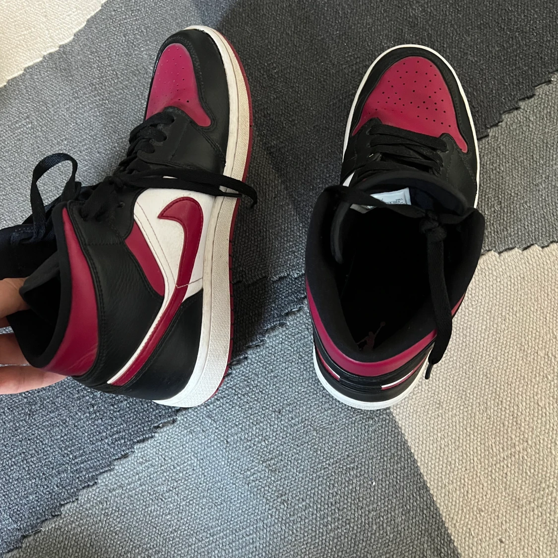 Jordan 1 mid bred toe