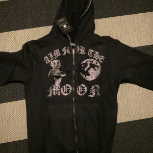 Aimforthemoon - Aimforthemoon hoodie strlk L. Helt ny  Prislapp sitter kvar. Pris kan diskuteras