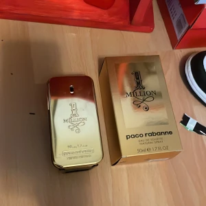 1 million parfym - 50ml , herrparfym, alldrig annvänd och är helt fuld . Säljer den billigt, frakt ingår inte. 
