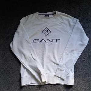 Gant tröja - Plagget är i bra skick men är för liten för mig och används aldrig.