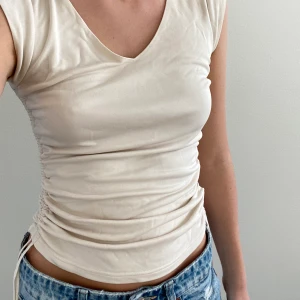 Tröja - Jätte söt tröja som man kan spänna på olika sätt🍸