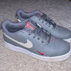 Nike air force  - Jättefina Nike air force som knappt är använda! 