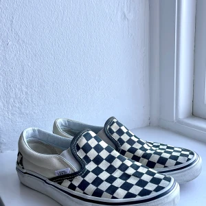 Rutig Vans - Rutiga Vans. Sparsamt använda men ändå lite slitna. Mycket coola!