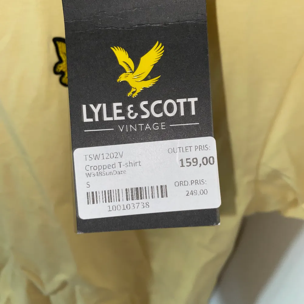 Helt ny lyle&scott tröja köpt för 159:). T-shirts.