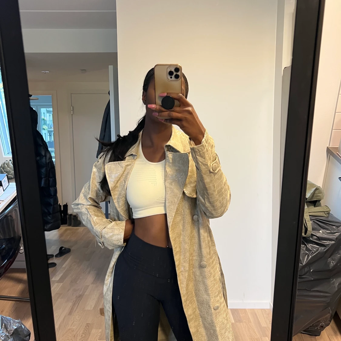 Lång trenchcoat i ”läder”  - 90