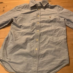 Strl 10-11 år - Jag har nästan inte ens använt det här plagget och den passar för typ 10-11 åringar 