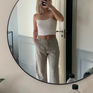 Linnebyxor  - Linnebyxor, storlek 40 men passar bra på mig som är 166 o vanligtvis har S så skulle säga att dom är mer som S-M