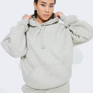 Fin hoodie från bikbok, bra skick men tvättats en del. Säljer då den inte kommer till användning. Köpt för 300kr