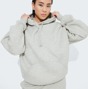  Bikbok hoodie grå stl xs  - Fin hoodie från bikbok, bra skick men tvättats en del. Säljer då den inte kommer till användning. Köpt för 300kr