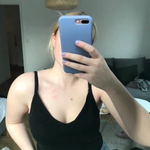 Topp - Svart topp med randig textur