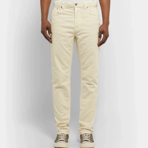 Helt ny Nudie jeans Steady Eddie Dusty - Helt ny Nudie jeans Steady Eddie Dusty white   Modell: Steady Eddie  Tvätt/Färg: Dusty white  Made in Italy  Stl: W30-L32  Midja mått 40cm x2 Längd: 106 cm  99% bumoll,1% Elastain