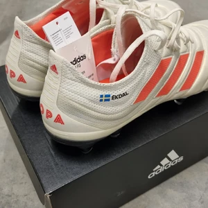 Adidas Copa 19.1 FG - Säljer dessa fotbollsskor som jag fick. Testade bara 1 gång en träning, skorna e lite för stora för mig. Limitied Edition Albin Ekdal