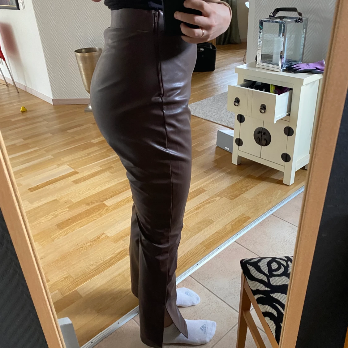 Skinnbyxor med slits från NLY - 90