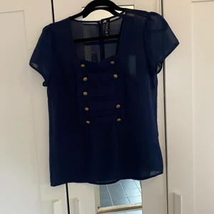 Marinblå blus 36 - Fin marinblå tunn blus i storlek 36 🥰