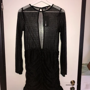 Svart klänning  - Oanvänd 