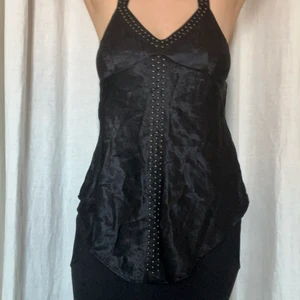 y2k svart topp - storlek: S. möts upp i stockholm eller fraktar. 🖤