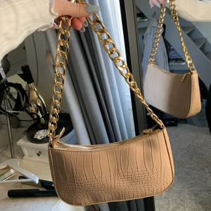 Beige väska  - Super söt väska som är helt oanvänd!💗