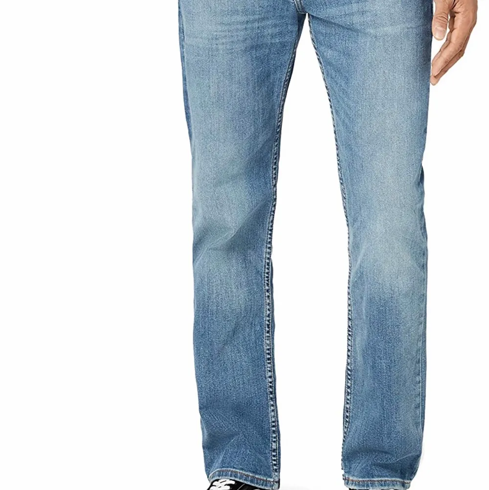 Säljer min killes 514 levis straight jeans. Bra skick! Hör av er vid frågor. Köparen står för frakt. . Jeans & Byxor.