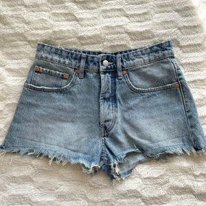 Mid Rise shorts - Mid Rise shorts från zara! Aldrig använda 💗💗