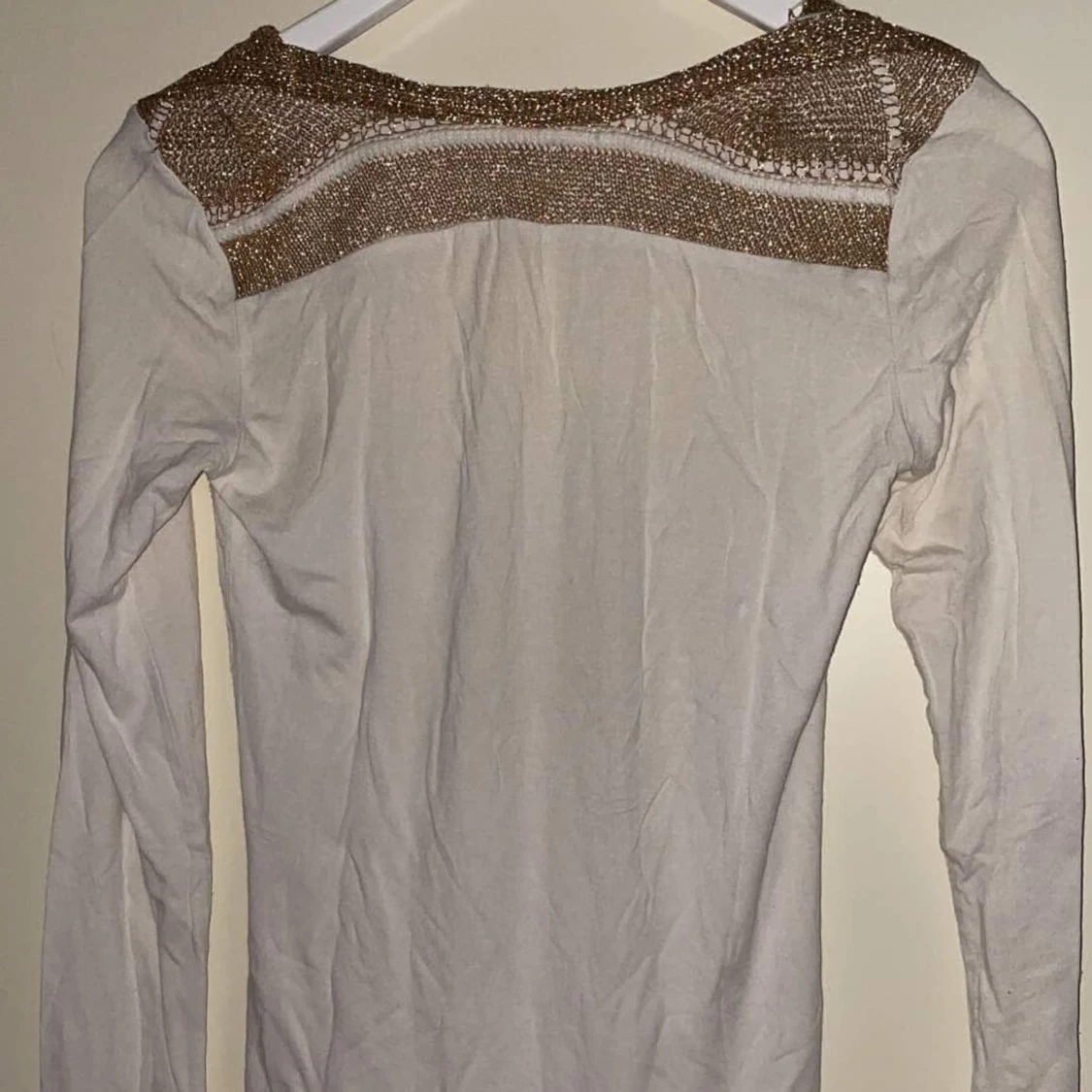 Vit tröja med pärlor  - 90