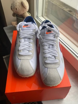 Nike Sacai Cortez - Nike Sacai Cortez  Sz 9,5 / 43  Brand new with box  Refs finns 