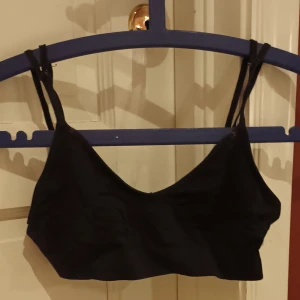 Svart sport BH - Löst passande, ungefär S eller M
