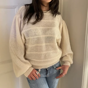 Gul glittrig stickad tröja!💛 - Såå fin stickad tröja med lite glitter i sig! Storlek M/S