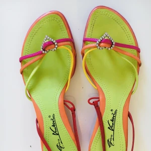 Sandaler 37 - Lågklackade sandaler i härligt somriga färger