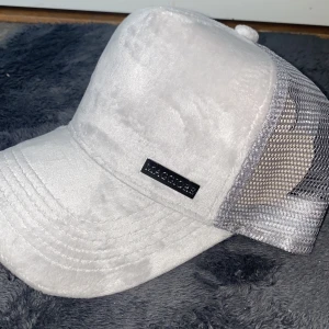 Maggiore keps i silver  - Helt ny. 