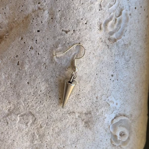 Örhänge - Säljer detta jätte fina och trendiga Edblad liknade örhänge💘 aldrig använt och är i väldigt bra skick⭐️