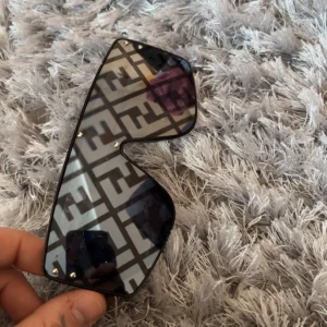 FENDI solglasögon  - Fendi solglasögon 