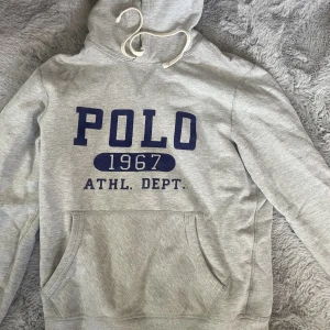 Polo hoodie - Hoodie i nyskick från Ralph lauren, blev för liten för mig, fraktar 