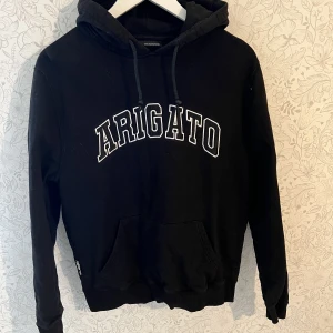 Arigato hoodie - Skick: 7.5/10 Storlek: s  Alla kvitton och etikett finns kvar!