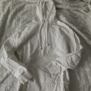 Vit tjocktröja -  Fin vit huvtröja🤍