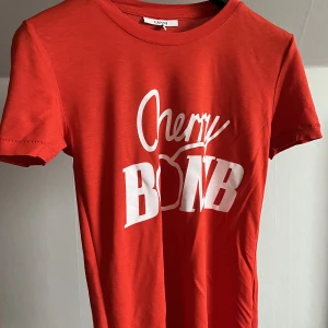 T-shirt ganni  - T-shirt från ganni